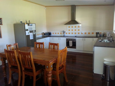 Phoenix Cottage - C Tourism 0