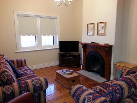 Phoenix Cottage - C Tourism 1