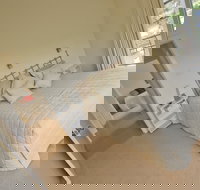 Tinnies at Back Creek Vineyard - C Tourism