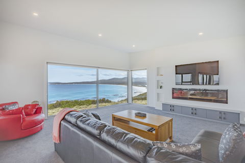 Tranquility Bay Of Fires - C Tourism 2