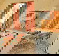 Willow Springs The Governess' Cabin - C Tourism