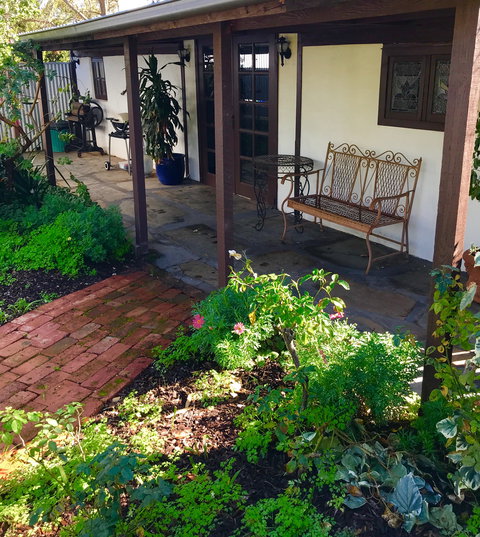 3 Divas Accommodation - The Moscato Cottage - C Tourism 0