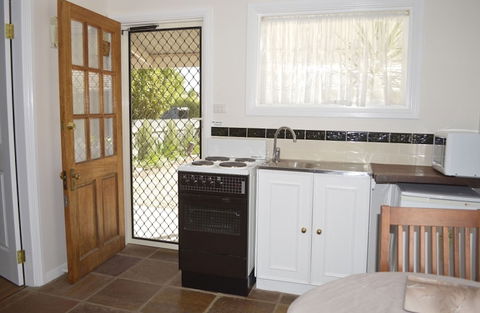 Almond Tree Cottage - C Tourism 2