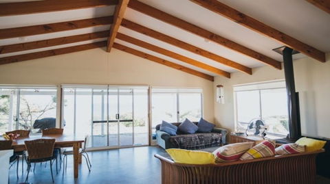 Bay Beach House - C Tourism 1