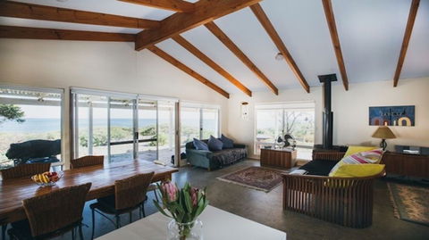 Bay Beach House - C Tourism 2