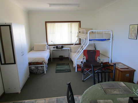 Caddy Shack Dunedoo - C Tourism 2