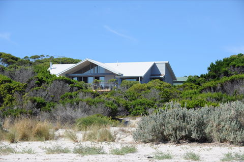 Cassini Beach House - C Tourism 0
