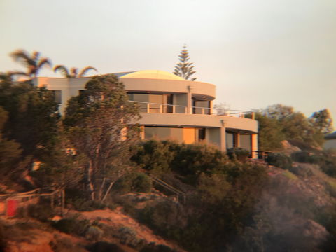 Cliff House Beachfront Villas - C Tourism 0