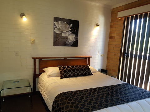 Cousins Motor Inn - C Tourism 1