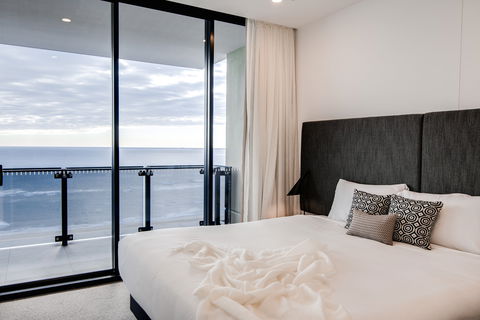 Iconic Kirra Beach Resort - C Tourism 0