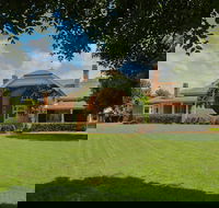 Petersons Guesthouse and Winery - C Tourism