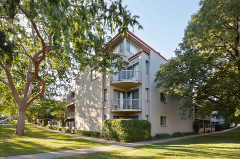 Pinnacle Apartments - C Tourism 1
