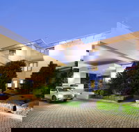 Ramada by Wyndham Diplomat Canberra - C Tourism