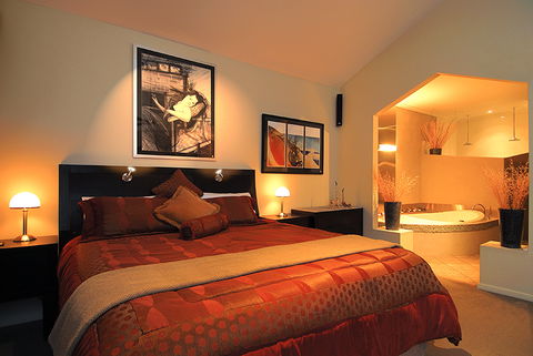 Riverview Rise Retreats - C Tourism 1
