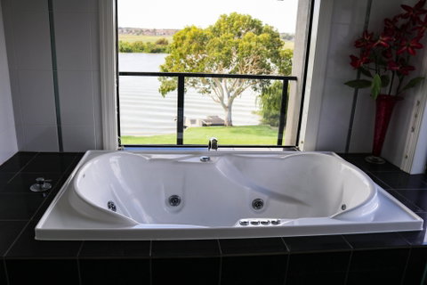 River Devine  White Sands Murray Bridge - C Tourism 1