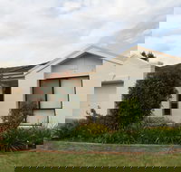 Waterfront Getaway in Sussex - C Tourism