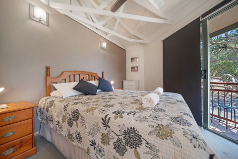 16 Point Lookout Beach Resort - C Tourism 1