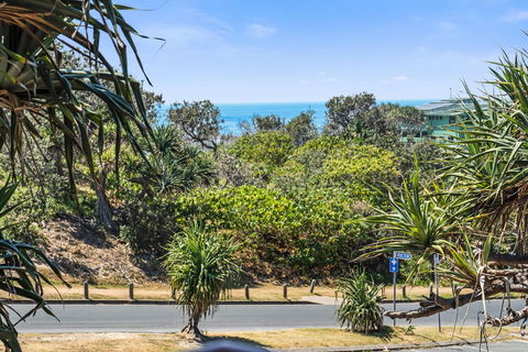 16 Point Lookout Beach Resort - C Tourism 2