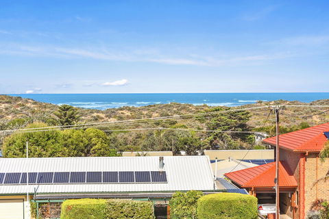 Breezes - Underwood Avenue Goolwa Beach - C Tourism 1
