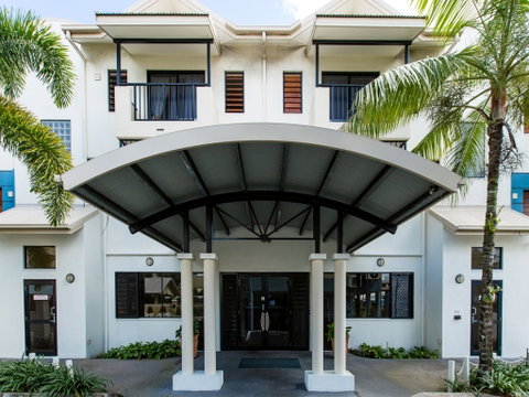 Cairns Queens Court - C Tourism 1