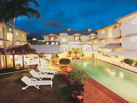 Cairns Queens Court - C Tourism 2