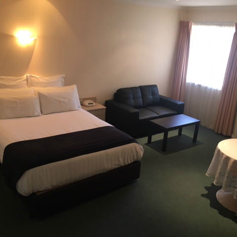 Charles Rasp Motor Inn - C Tourism 0
