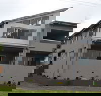 Cowries Harbourside Shellharbour Village - C Tourism