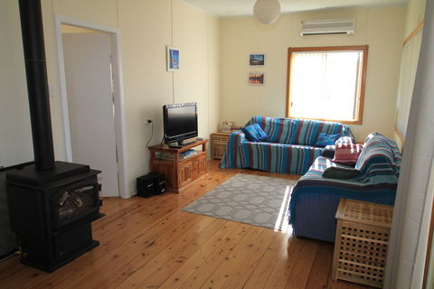 Cudmirrah Reef Cottage - C Tourism 2