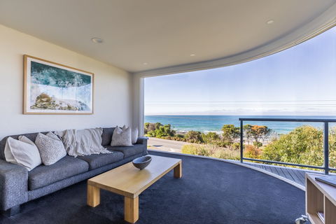 Dlux + Escape @ 83 Great Ocean Road Apartments Lorne - C Tourism 0