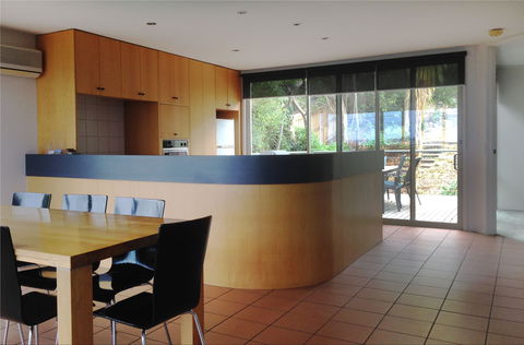 Dlux + Escape @ 83 Great Ocean Road Apartments Lorne - C Tourism 1