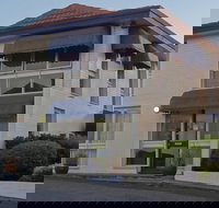 Econo Lodge Hacienda Motel