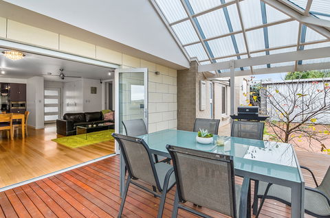Limestone Coast Apartments - C Tourism 0