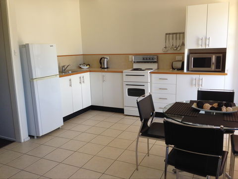 Palm View Holiday Apartments - C Tourism 2