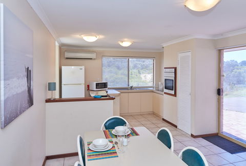 Preston Beach Front Apartment - C Tourism 1