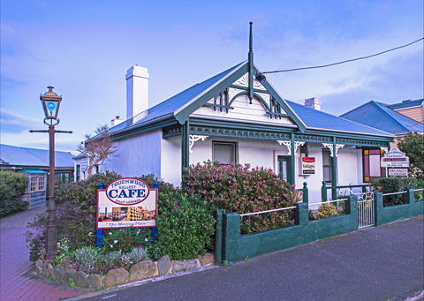 Touchwood Cottages & Gallery & Cafe - C Tourism 0