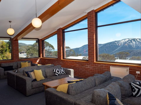 Viking Alpine Lodge - C Tourism 0