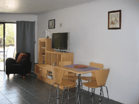 Wrens On Glenelg - thumb 3