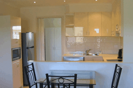 Aztra Gladstone Business Apartments - C Tourism