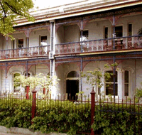 Delphine Apartments