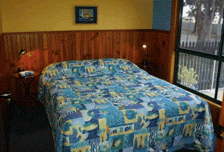 Bicheno's Gallery And Apartments - C Tourism 1