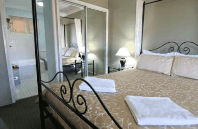 Ashby House Motor Inn - C Tourism 1