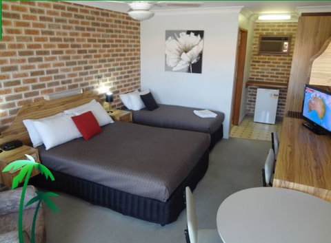 The Palms Motel - C Tourism 3