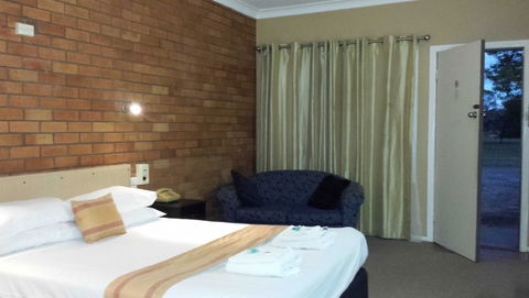 AA Hilldrop Motor Inn - C Tourism 0