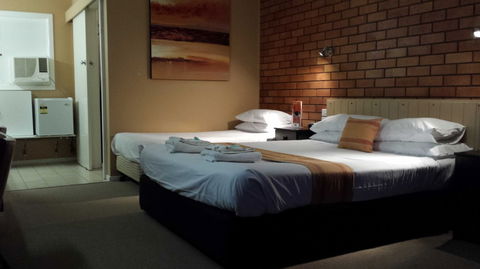 AA Hilldrop Motor Inn - C Tourism 5