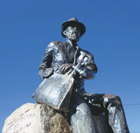 Paddy Hannans Statue - C Tourism