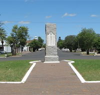 War Memorial and Heroes Avenue - C Tourism