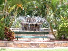 Bauer And Wiles Memorial Fountain - C Tourism 0