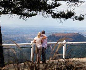 Picnic Point Lookout And Parkland - C Tourism 0