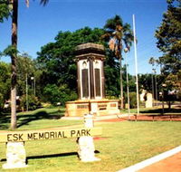 Esk War Memorial and Esk Memorial Park - C Tourism