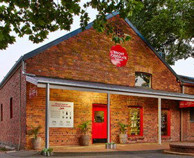 Bright Chocolate - C Tourism 0